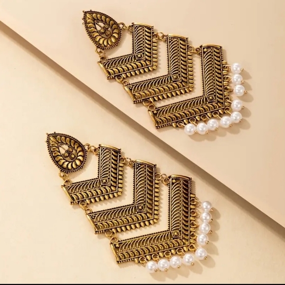 NWT Large Handmade Antique gold and faux pearls tassels jhumka/ Indian jewellery - Picture 4 of 4